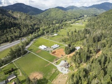 Impressive Turnkey Farm in the Heart of Southern Oregon