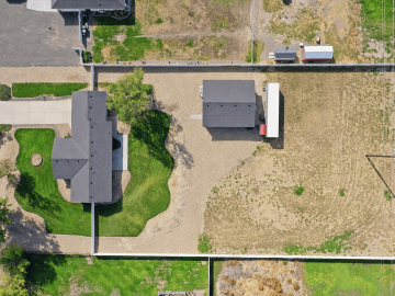 1.02 acre 5 Bedroom 2 bath 1900sqft home. Along with a 1000sqft shop with 2 full size OMMP grow rooms and more.